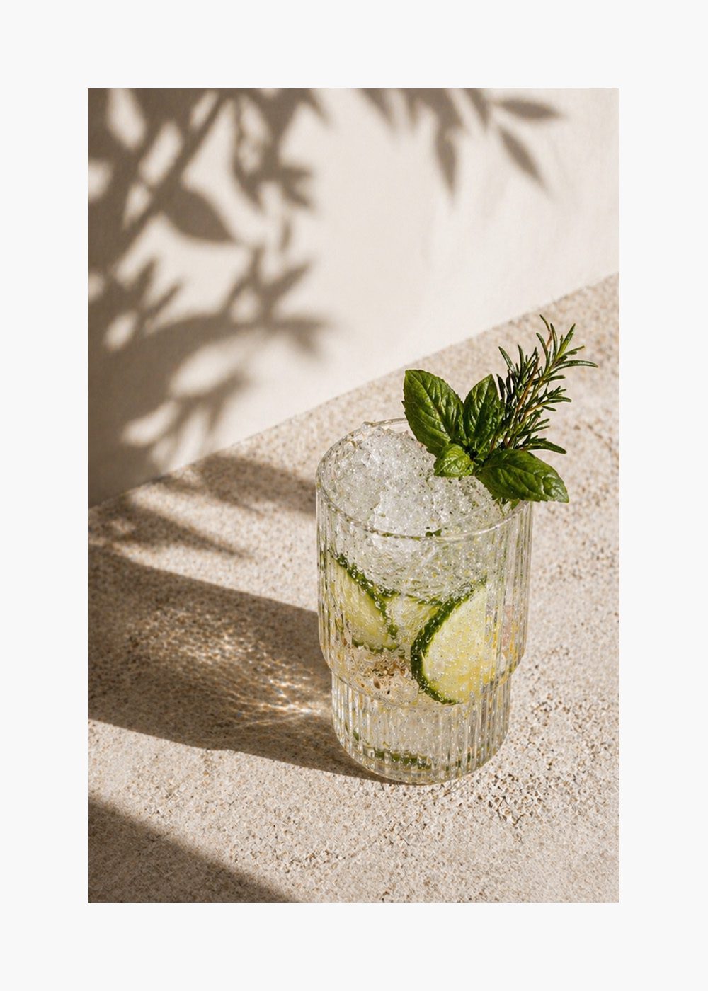 Mojito Drink Poster med lime och mynta på marmorbord, perfekt för köksinredning.